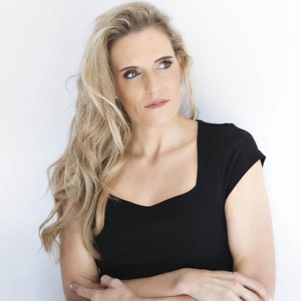 JuliaLamberti Singer - Songwriter
